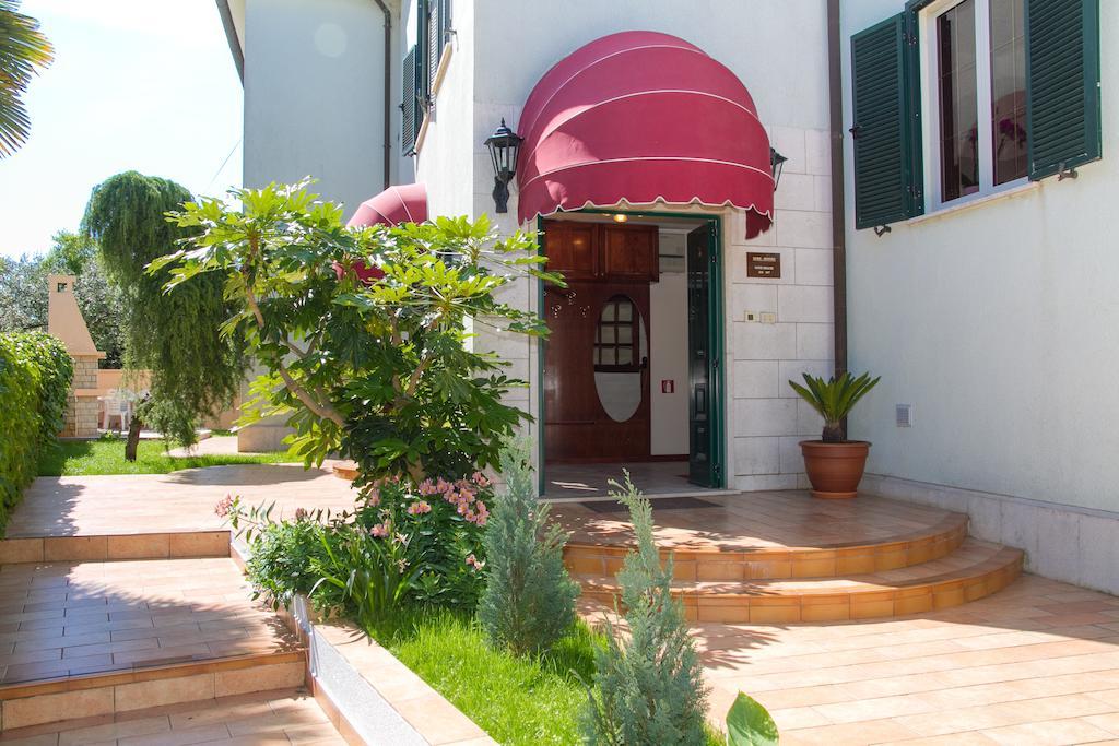 Villa Sveta Eufemija - Bed And Breakfast 罗维尼 客房 照片